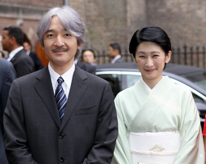 Он: Фумихито, принц Японии Она: Кико, психолог