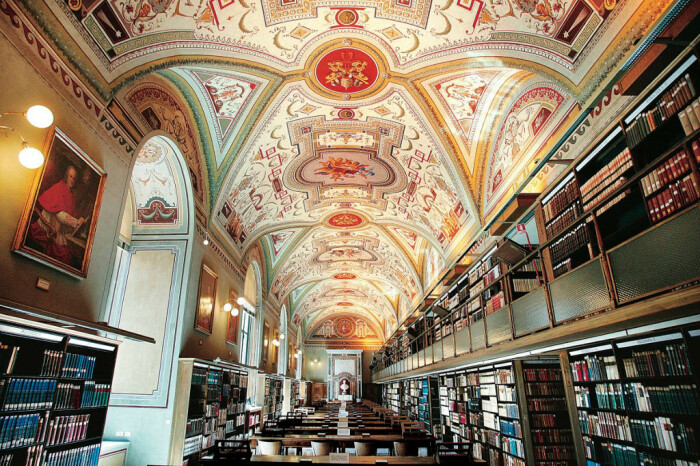 Библиотека Ватикана. /Фото источник: be-traveller.ru