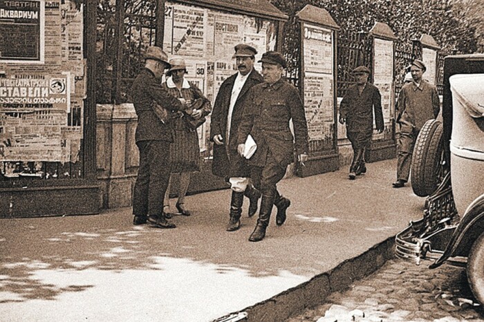 Сталин на улицах Москвы. Источник фото: burckina-new.livejournal.com
