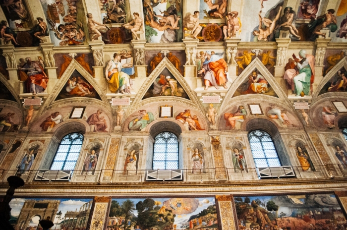 Редкие рукописи, картины, деньги: Что хранится в кладовых Ватикана