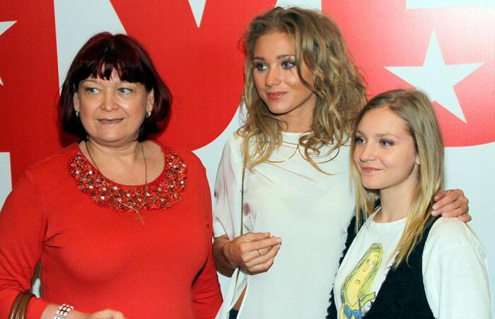 Кристина Асмус с мамой и сестрой
