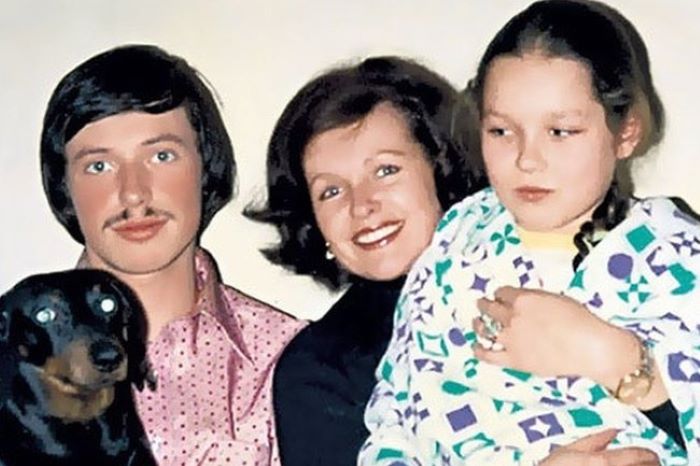 Наталья Фатеева с сыном Владимиром и дочерью Натальей