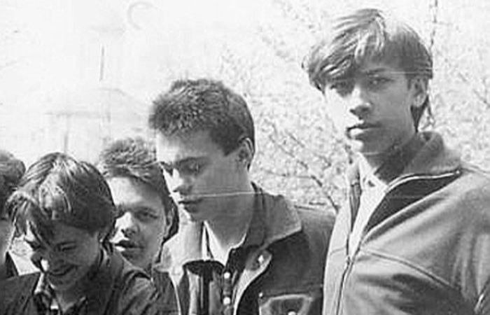 Андрей Мерзликин в юности (крайний справа)