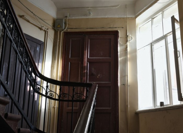 Двери в ту самую московскую квартиру. 