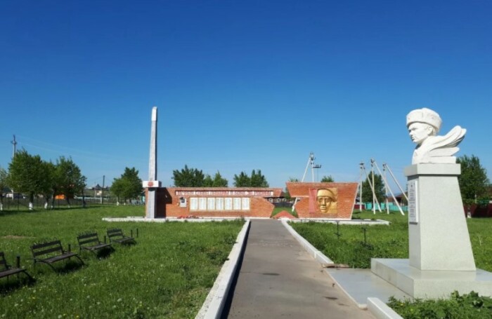Сквер памяти Александра Матросова в Кунакбаево. 