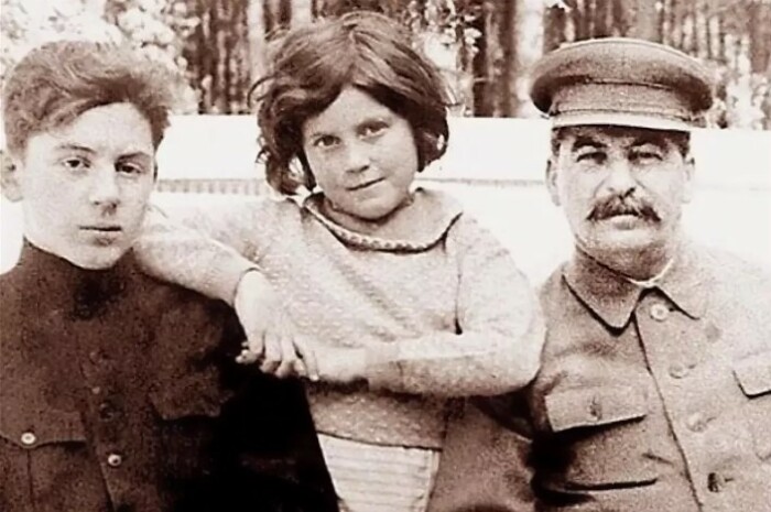 Дети Сталина в роскоши не купались, но и не бедствовали. 