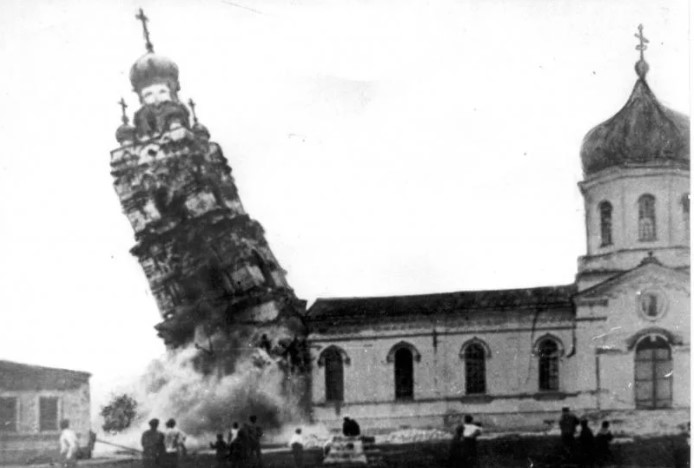 Разрушение храмов стало нормальной практикой. 