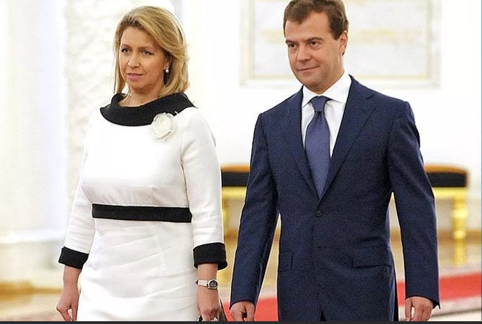 Светлана Медведева выглядит как и многие другие русские женщины. 