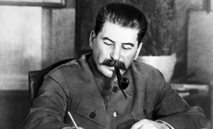 Переселение народов в качестве профилактической меры вполне было в духе Сталина. 