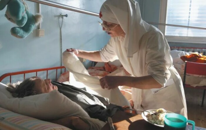 Монахини часто работают на общественных началах в больницах или хосписах. 