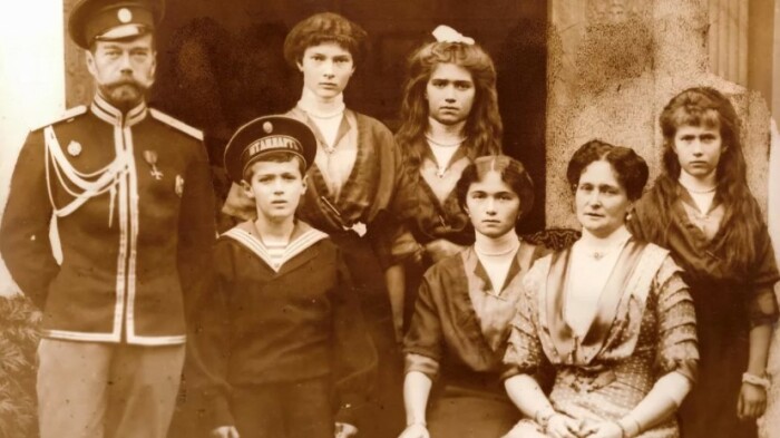 Семья Николая Второго в 1918 году. 