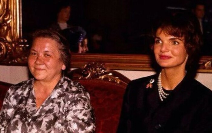 Нина Хрущева здесь в два раза старше Жаклин Кеннеди. 