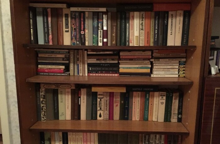 Книги были в каждой советской квартире. Пусть даже их и не читали. 