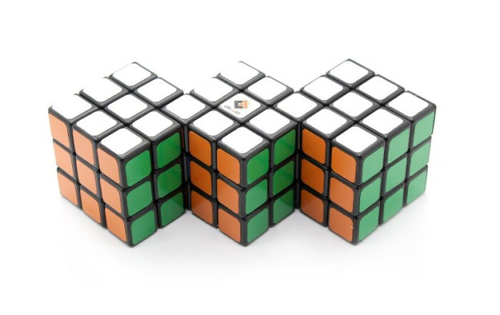 Сиамские кубики - довольно сложный вариант, состоящий из соединенных между собой изделий 3х3х3