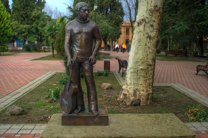 Памятник Владимиру Семеновичу в Сочи