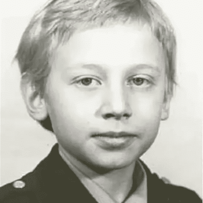 В детстве Трухин был любознательным ребенком, увлекался спортом, особенно хоккеем и дзюдо