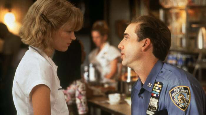 Фильм «Счастливый случай» (1994) основан на реальных событиях, когда официантка получила 3 миллиона долларов чаевых