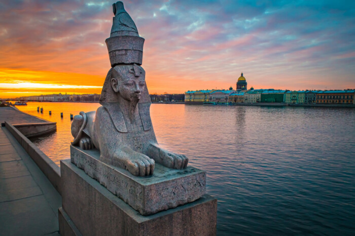 Загадочные древнеегипетские сфинксы на Университетской набережной в Санкт-Петербурге появились в разгар египтомании в Европе