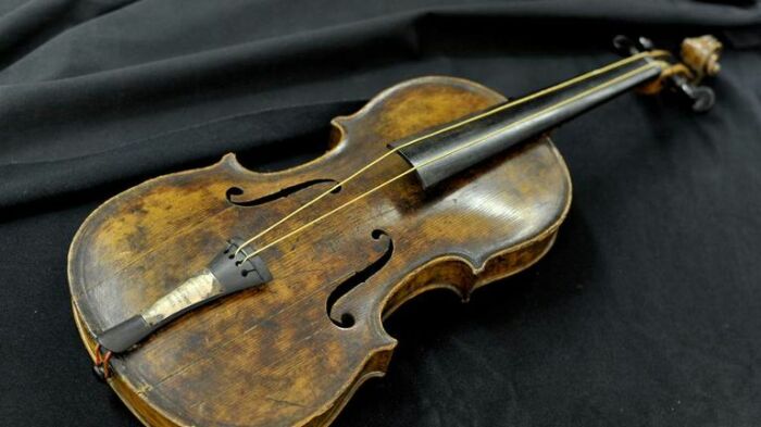 Скрипка, принадлежавшая музыканту оркестра «Титаника» 