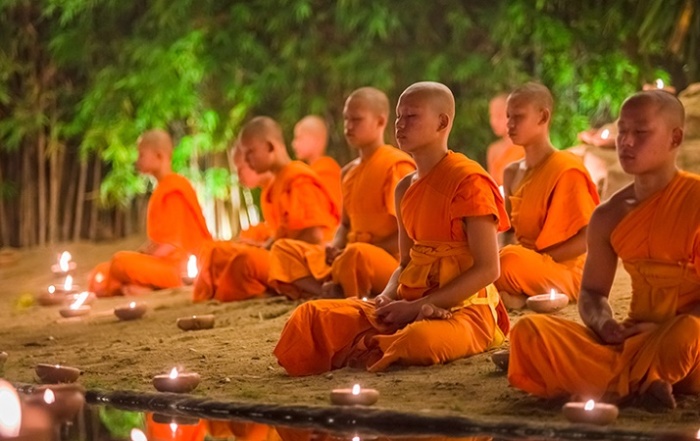 Одним из главных занятий буддийских монахов является медитация / Фото: o-buddizme.ru