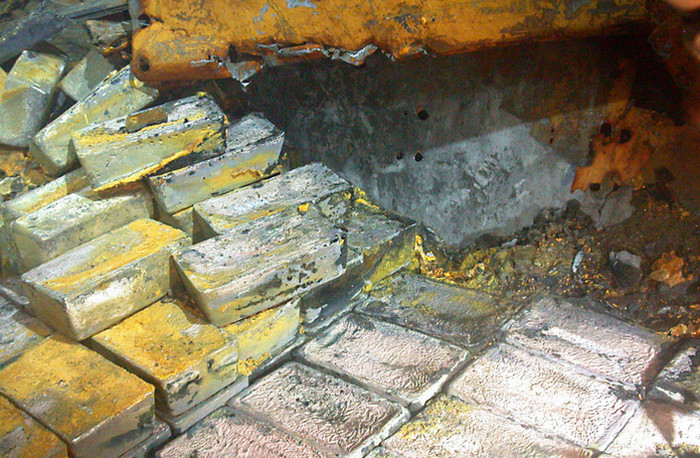 В 2001 году опять было исследовано дно озера Топлицзее, где обнаружили железные ящики с неизвестным содержимым. / Фото:fishki.net