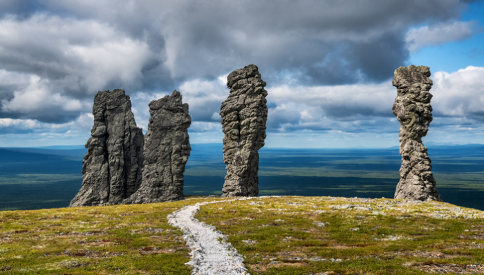 На Малой горе идолов находятся 7 каменных гигантов, которые отличаются друг от друга причудливыми формами. / Фото:cattur.ru/