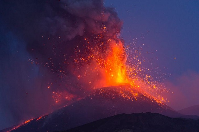 Извержение вулкана. / Фото: twitter.com