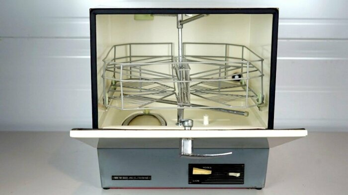 В СССР чаще выпускали посудомоечные машины для крупных предприятий.