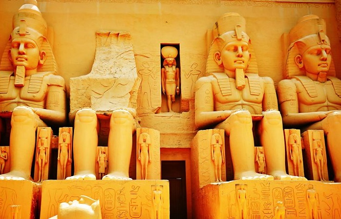 Между богами и первыми фараонами существовала целая династия неизвестных царей /Источник: pinterest.com 