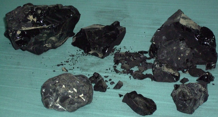 Природный битум из Мертвого моря. / Фото: wikipedia.org