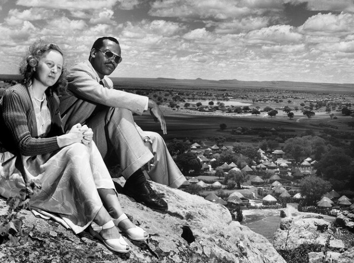Руфь и Серетсе Кхама, Бечуаналенд, 1950 год. / Фото: marieclare.ru