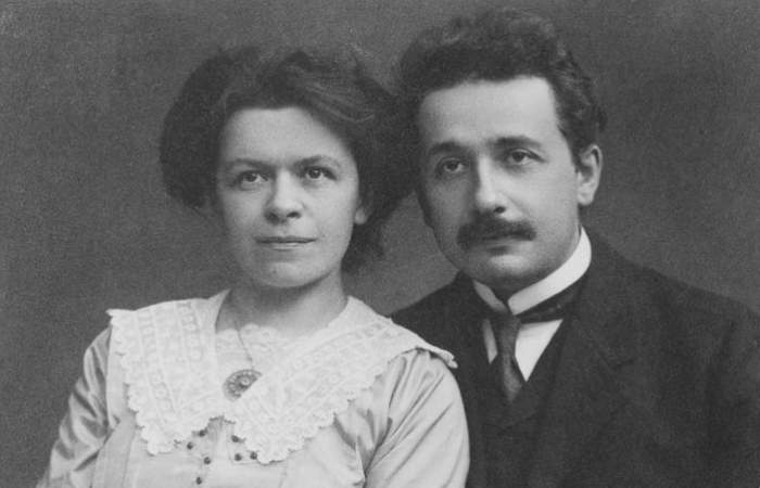 Эйнштейн и Марич познакомились еще в 1896 году, когда учились в одной группе в Политехническом институте. / Фото:naukatv.ru/