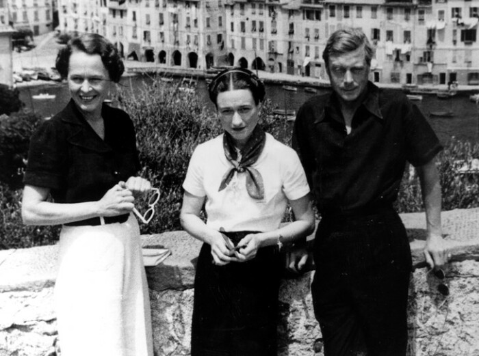 Уоллис вместе с Эдуардом и миссис Роджерс, 1936 год/ Фото: www.marieclaire.ru