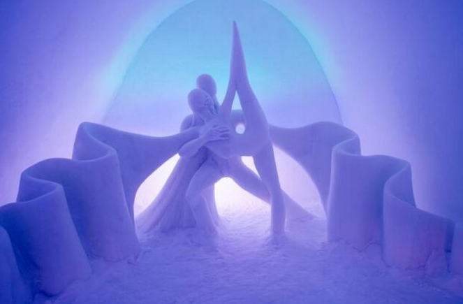 Ледяная экспозиция в отеле напоминает настоящую сказочную страну. / Фото:ru.dreamstime.com