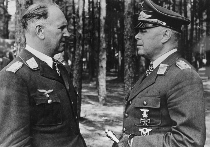 Генерал-лейтенант Б. Лерцер и  генерал-фельдмаршал А. Кессельринг, 1944 год / Фото: twitter.com