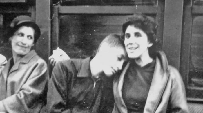 В жизни Фишера было много женщин, но только двух он и правда любил: мать Регину и сестру Джоан / Фото: chess.com