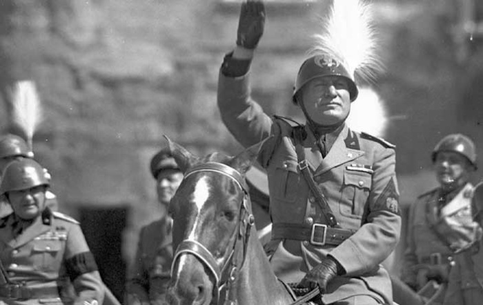 Муссолини на военном параде в Риме, 1932 год / Фото: wikipedia.org