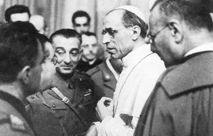 Отношения Ватикана и нацистской Германии нельзя было назвать дружественными / Фото: scribd.com