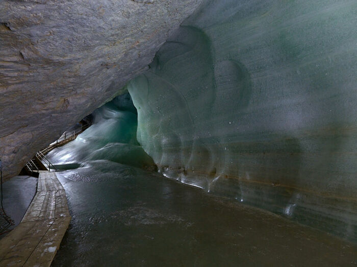 Красота самой большой ледяной пещеры / Фото: www.tourister.ru