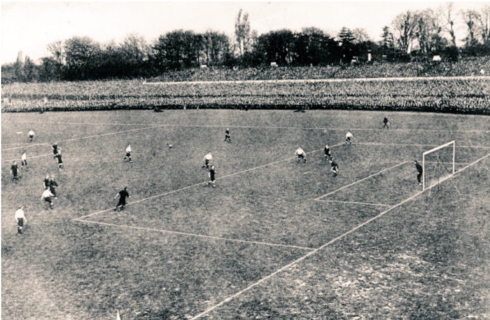 Футбольный матч на стадионе в Манчестере, 1947 год / Фото: fapl.ru
