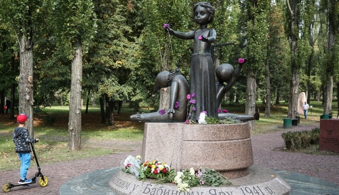 В Бабьем яру установлено несколько памятников жертвам массовых убийств в Вов. / Фото:www.bbc.com