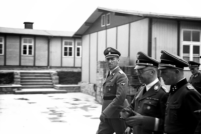 Эрнст Кальтенбруннер (слева) и Генрих Гиммлер во время визита в концлагерь Маутхаузен, 1944 год. / Источник: twitter.com