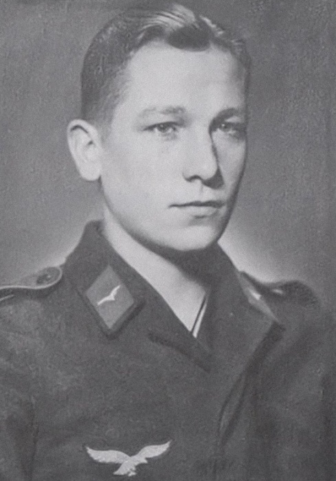 Бернхард Траутманн в возрасте 17 лет. Фото: twitter.com