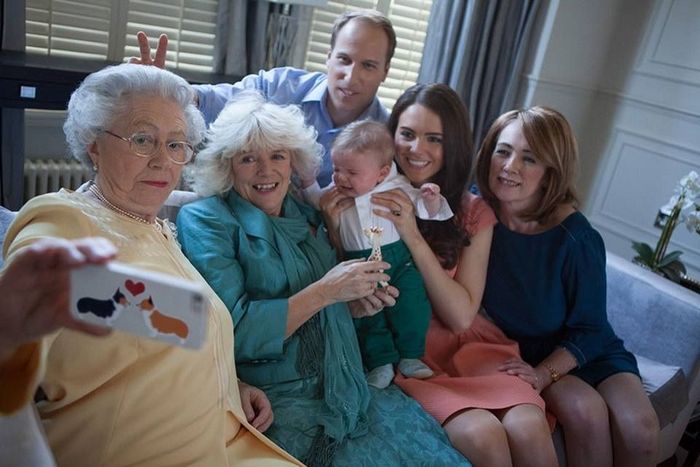 Королева Елизавета II звонит всем своим родственникам и не только. / Фото:kp.ua
