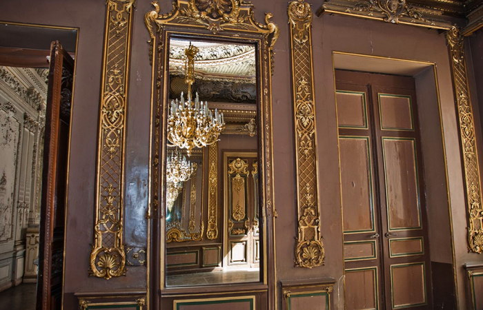 Зеркало в одном из залов особняка. / Фото: culture.ru