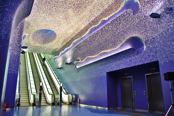 В неаполитанском метро станция Толедо напоминает корабль инопланетян. / Фото:minsk-metro.net