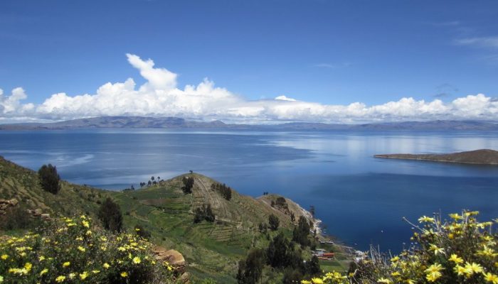 В чем особенность островов Солнца и Луны на озере Титикака/ Фото: awesomeworld.ru