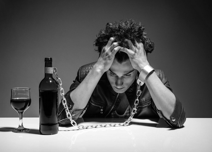 Причиной психических расстройств Хусеби врачи признали его алкогольную зависимость / Источник: iscelenie70.ru