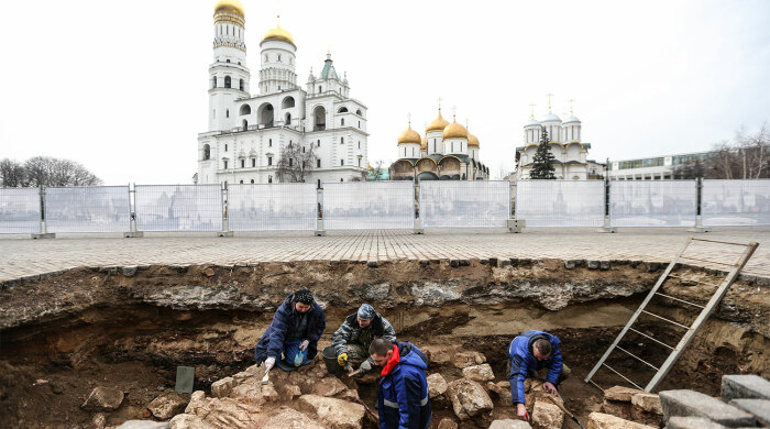Работа археологической группы во время раскопок в Кремле/ Фото: www.gazeta.ru