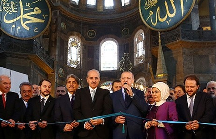 Эрдоган в (теперь уже) мечети Софии